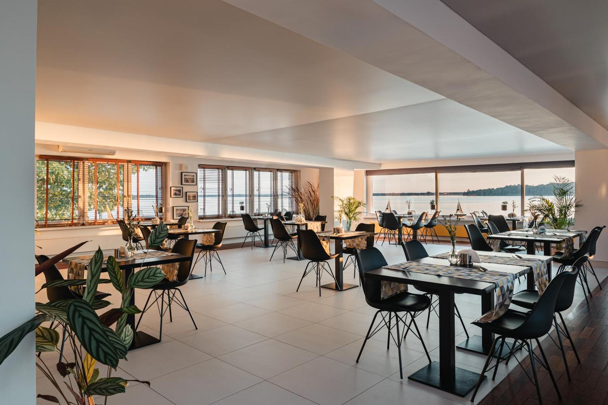 Hotel Rewita Rynia Białobrzegi Esterno foto
