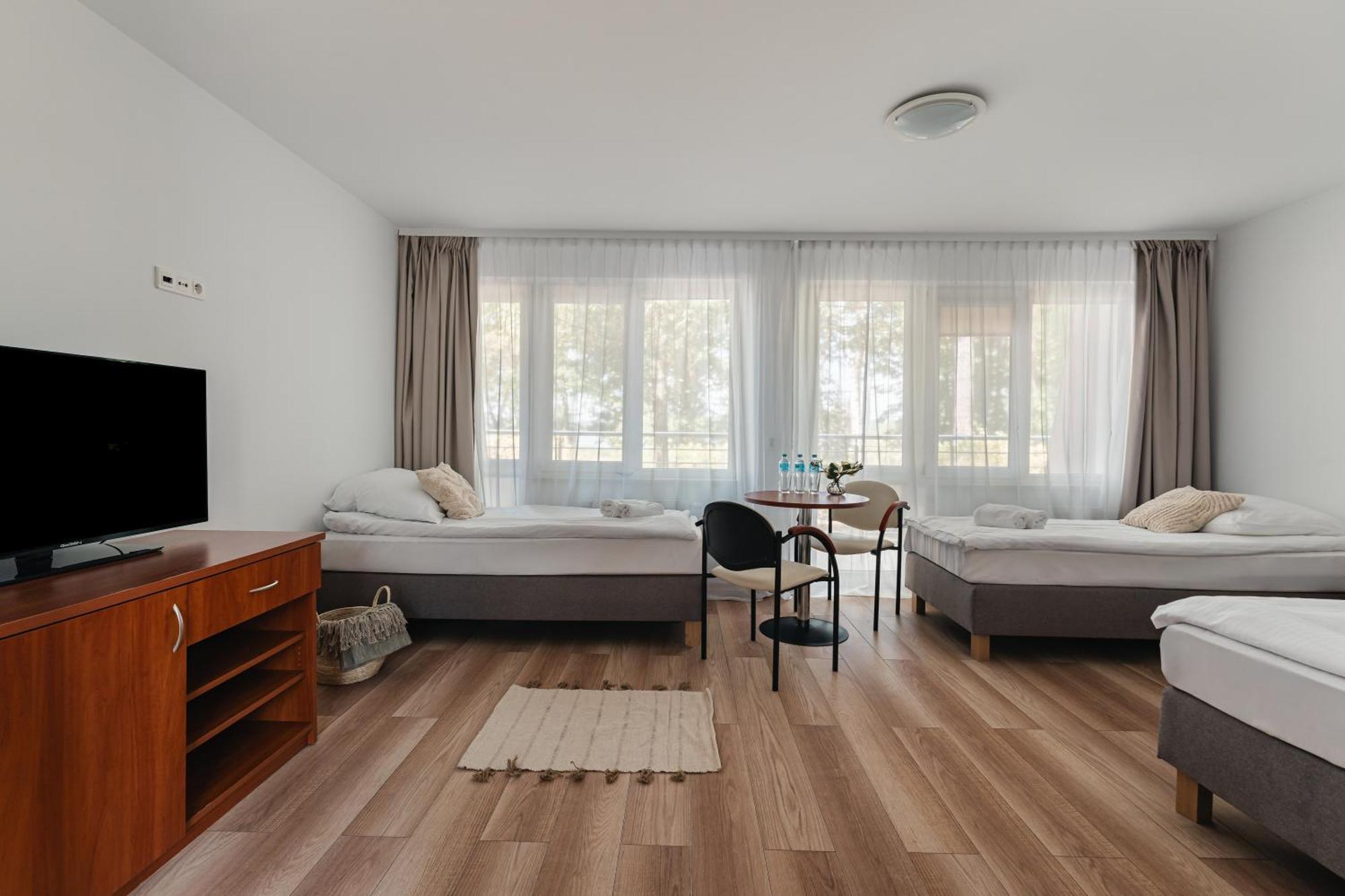 Hotel Rewita Rynia Białobrzegi Esterno foto